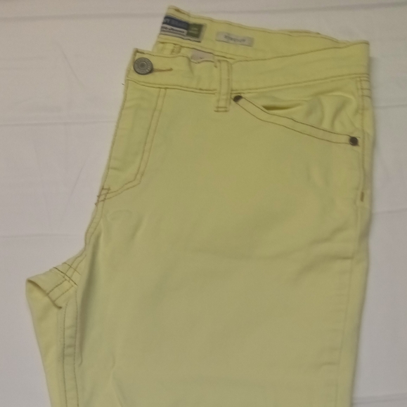 Old navy stretch low waisted capri jeans - Picture 2 of 8